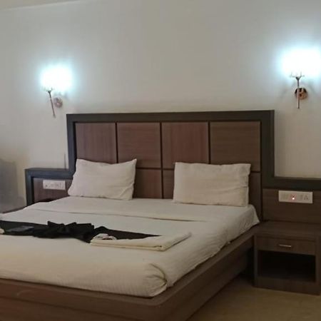 Hotel Mount Heera à Chennai Extérieur photo