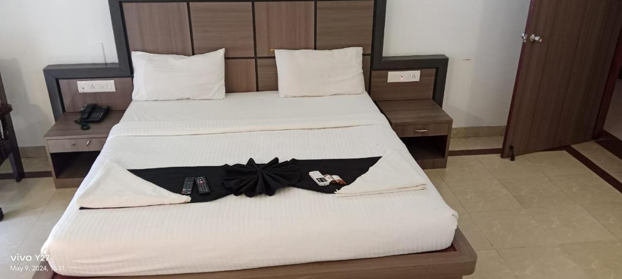 Hotel Mount Heera à Chennai Extérieur photo