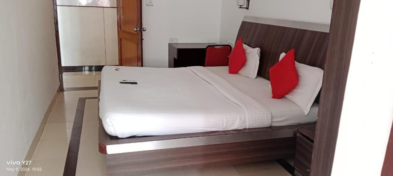 Hotel Mount Heera à Chennai Extérieur photo