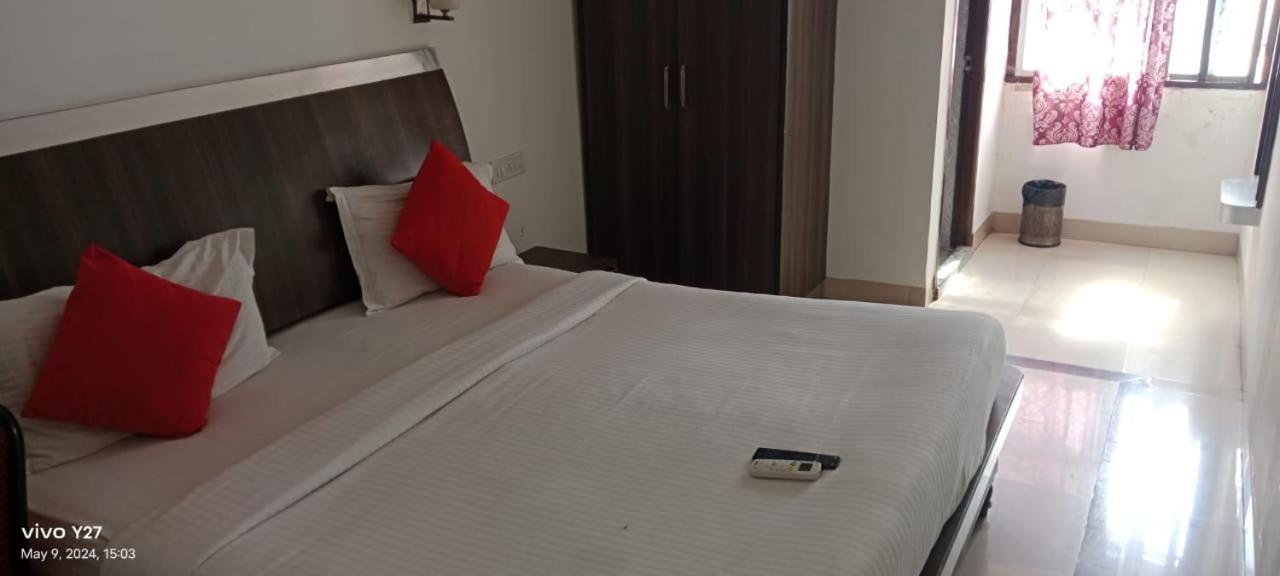 Hotel Mount Heera à Chennai Extérieur photo
