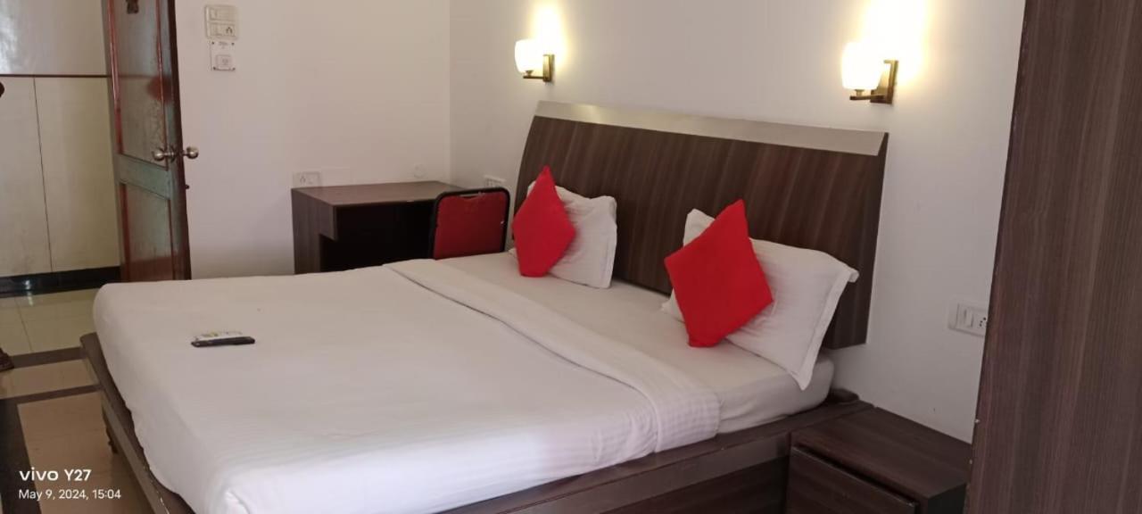 Hotel Mount Heera à Chennai Extérieur photo