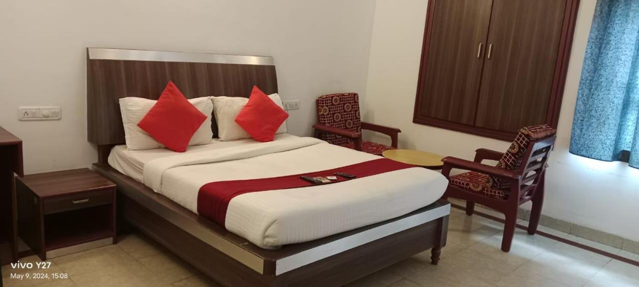 Hotel Mount Heera à Chennai Extérieur photo