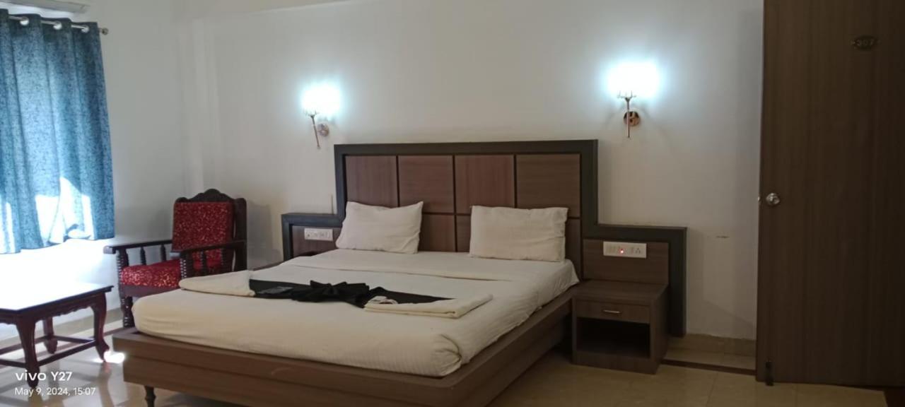 Hotel Mount Heera à Chennai Extérieur photo