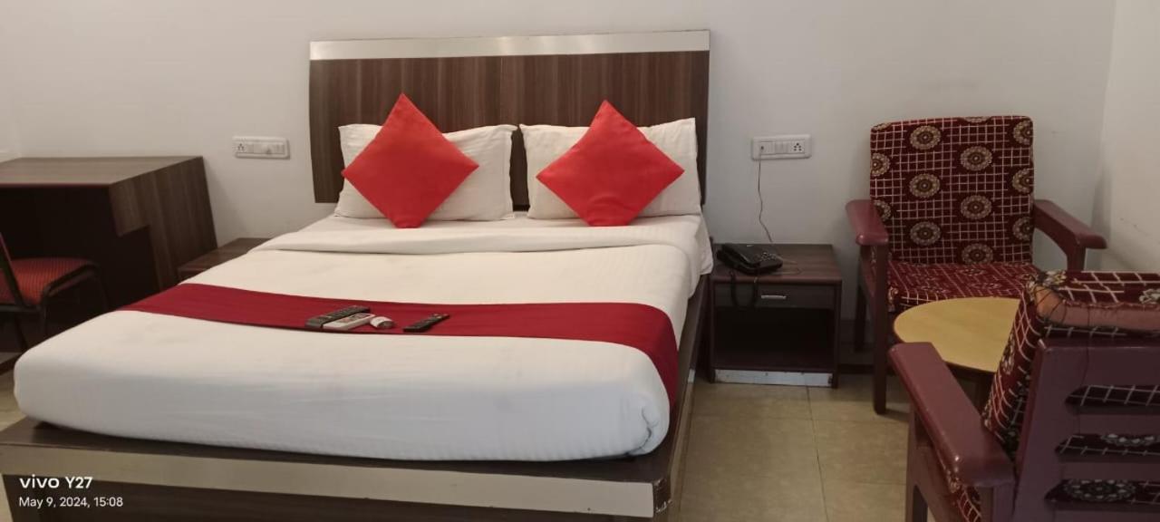 Hotel Mount Heera à Chennai Extérieur photo
