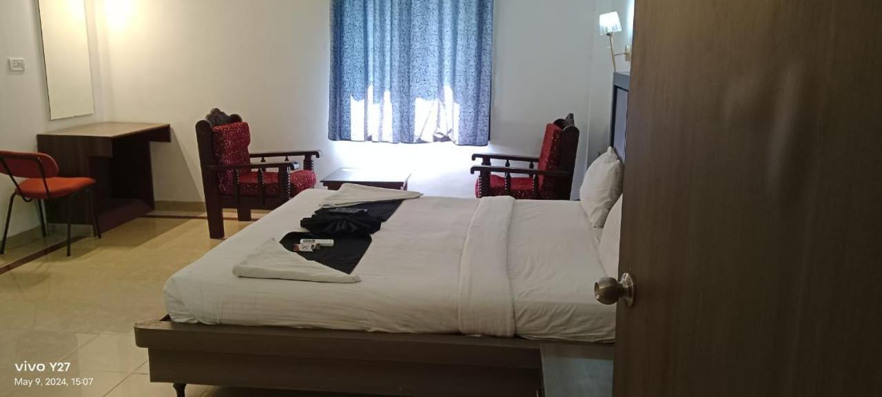 Hotel Mount Heera à Chennai Extérieur photo