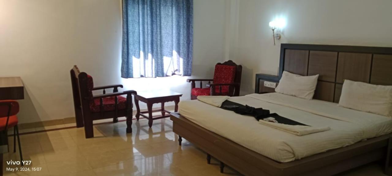 Hotel Mount Heera à Chennai Extérieur photo