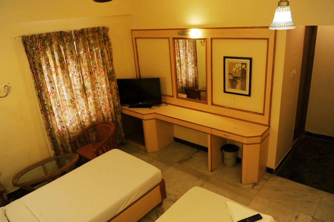 Hotel Mount Heera à Chennai Extérieur photo