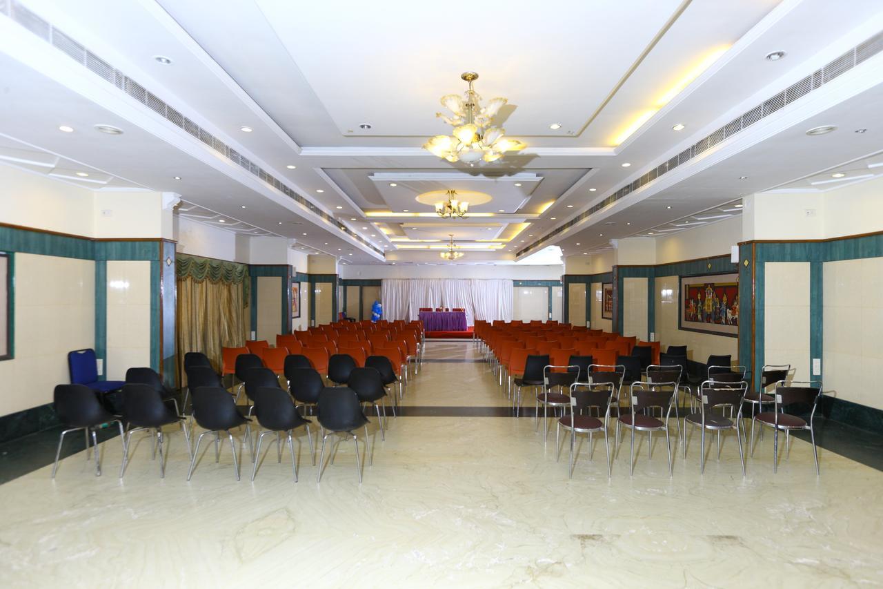 Hotel Mount Heera à Chennai Extérieur photo