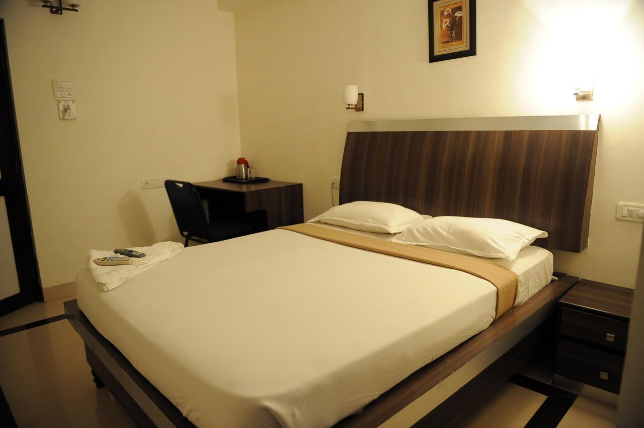 Hotel Mount Heera à Chennai Extérieur photo