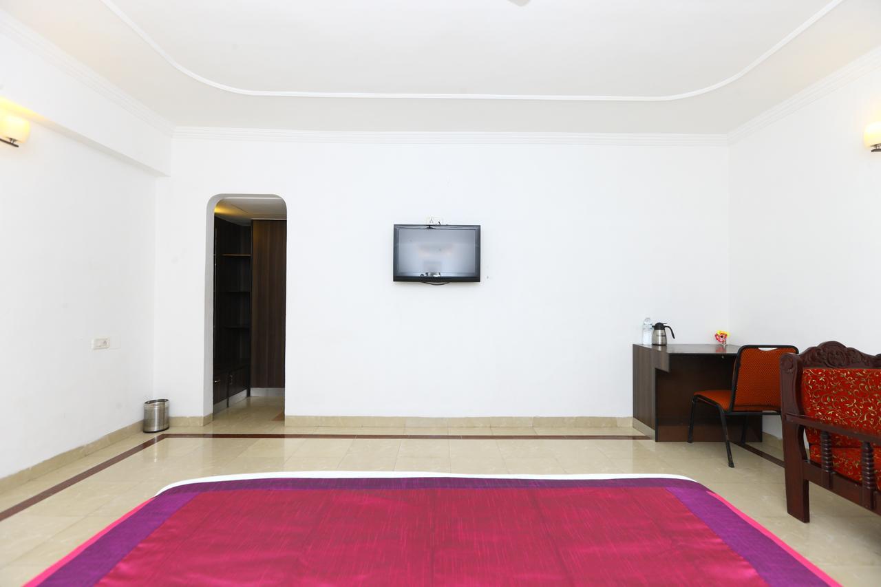 Hotel Mount Heera à Chennai Extérieur photo
