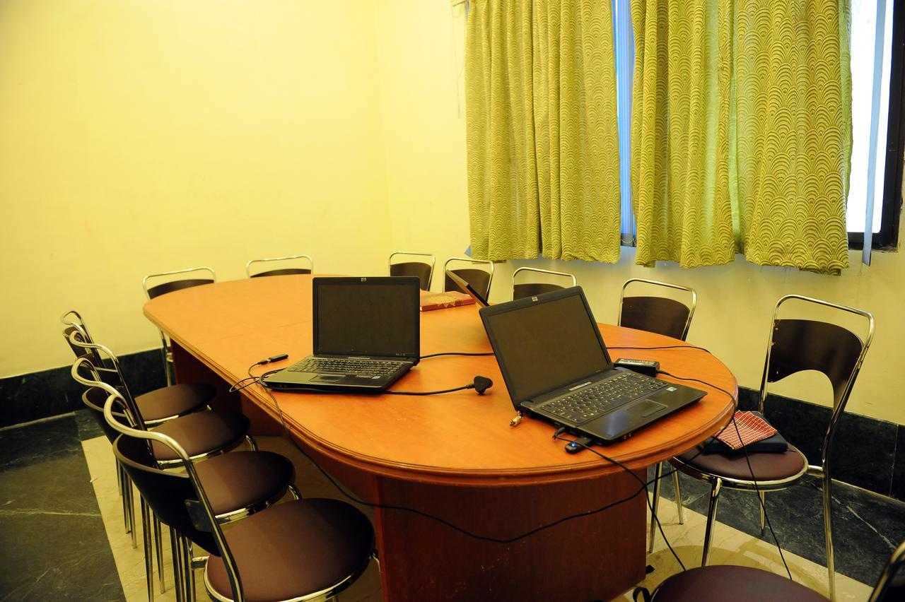 Hotel Mount Heera à Chennai Extérieur photo