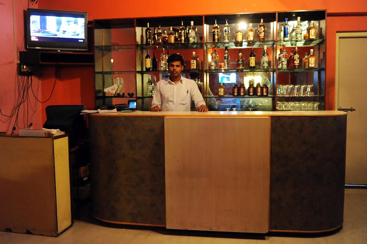 Hotel Mount Heera à Chennai Extérieur photo