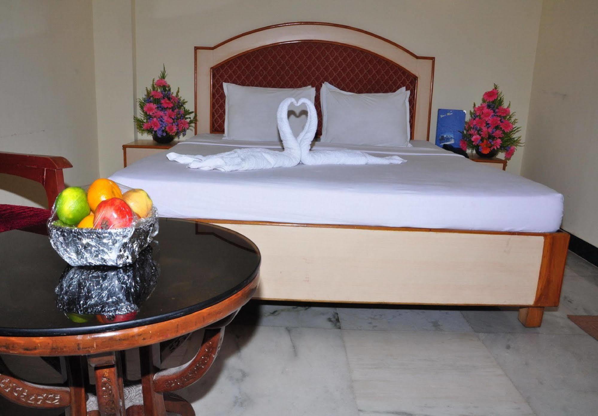 Hotel Mount Heera à Chennai Extérieur photo